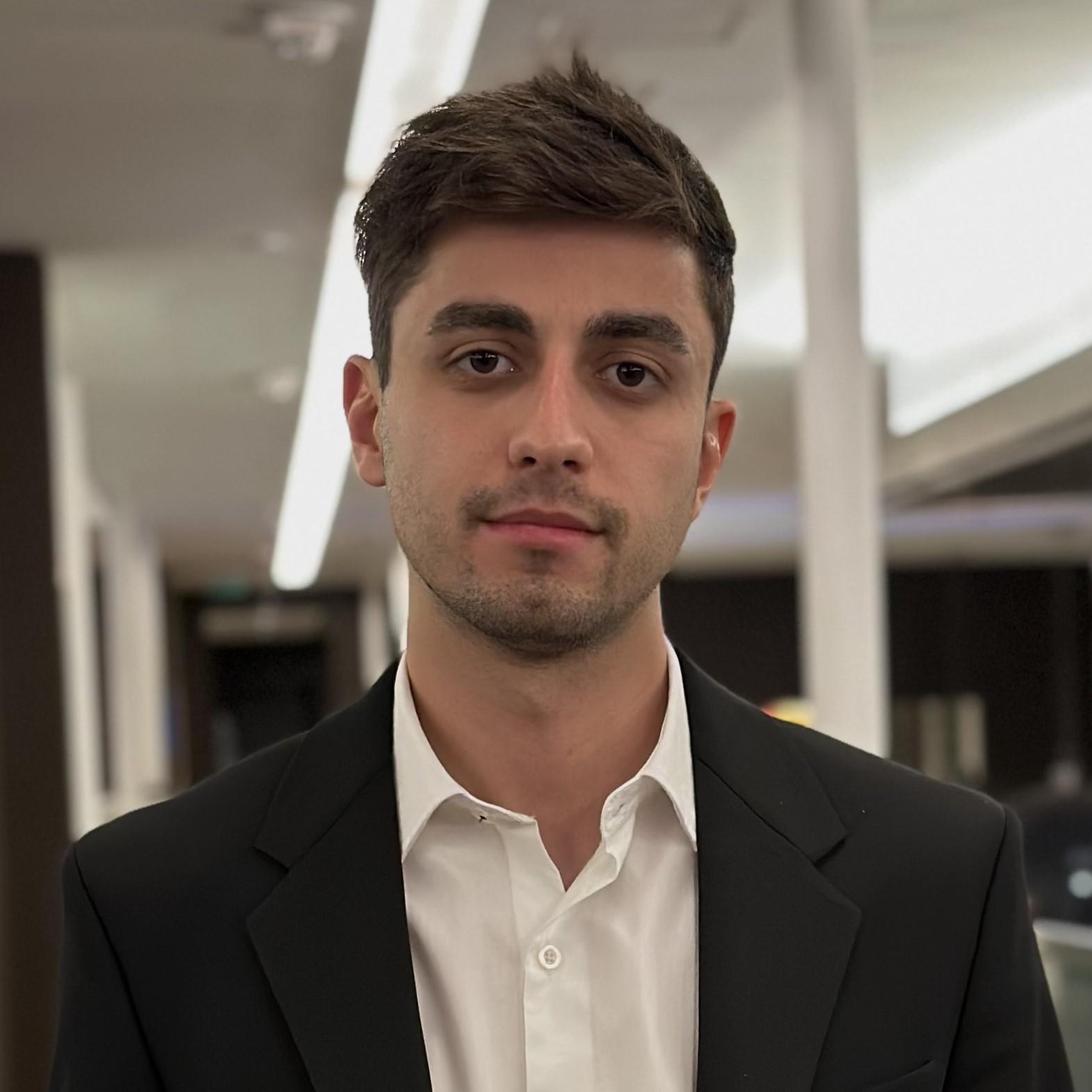 Santiago Bruzza, Founder of Grounded